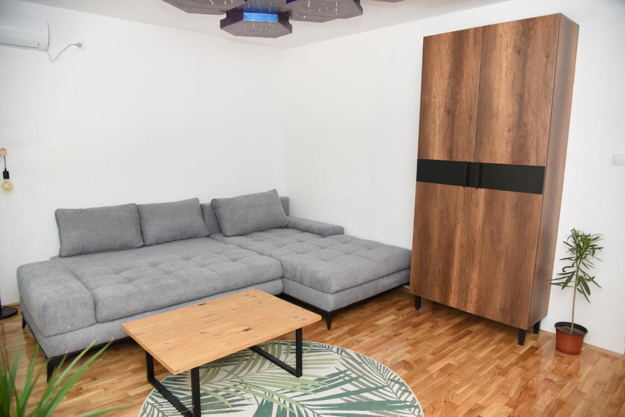 Garden Apartment - Oaza U Centru Grada Novi Sad Ngoại thất bức ảnh
