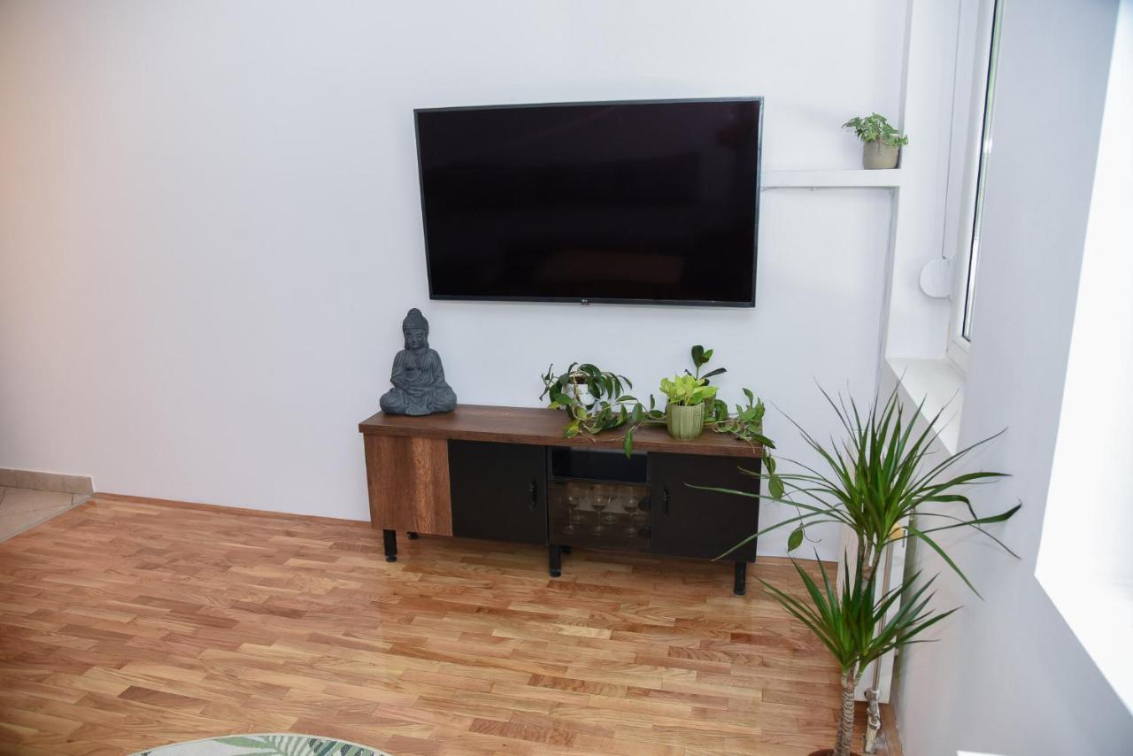 Garden Apartment - Oaza U Centru Grada Novi Sad Ngoại thất bức ảnh