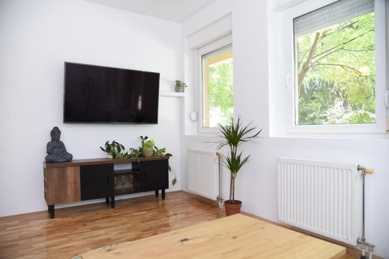 Garden Apartment - Oaza U Centru Grada Novi Sad Ngoại thất bức ảnh