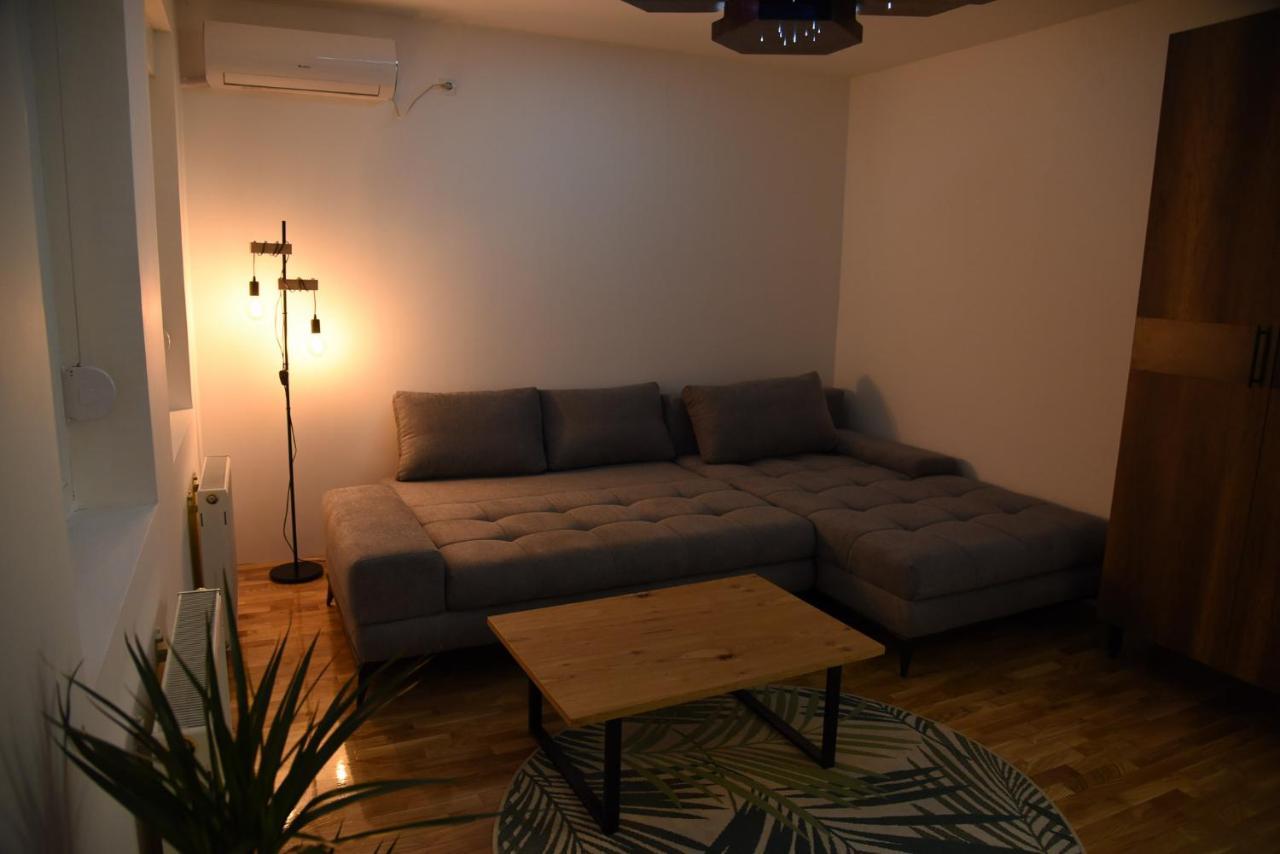 Garden Apartment - Oaza U Centru Grada Novi Sad Ngoại thất bức ảnh