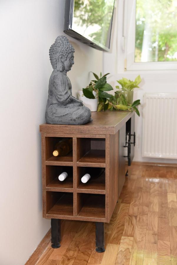 Garden Apartment - Oaza U Centru Grada Novi Sad Ngoại thất bức ảnh